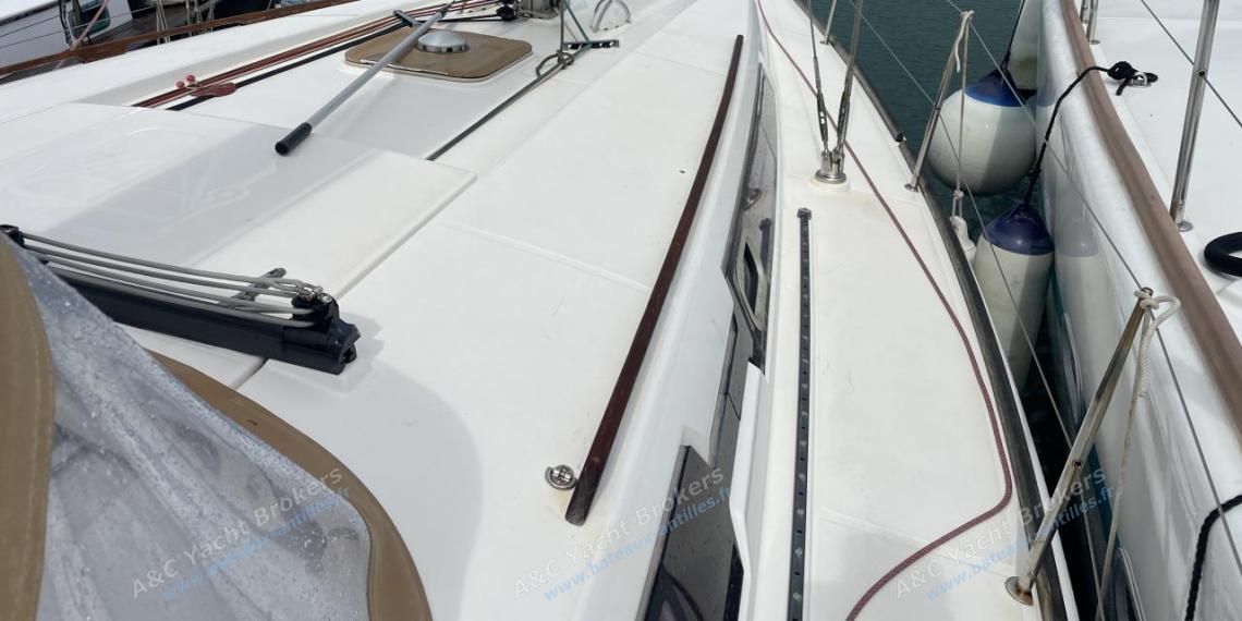 Dufour 375 Grand Large : Passavant tribord Dufour 375 Grand Large : Passavant tribord