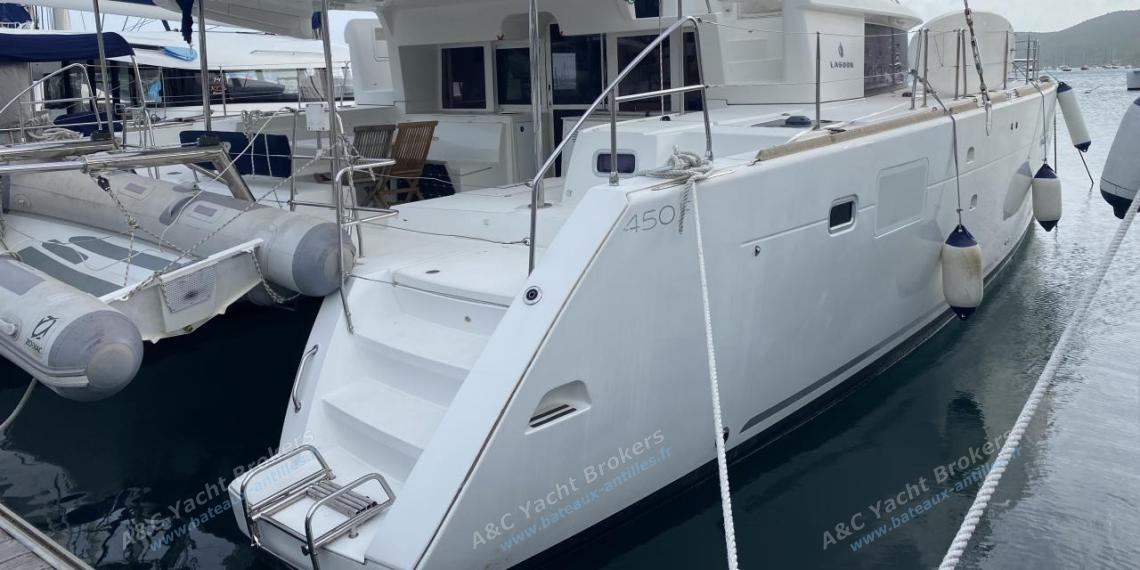 Lagoon 450F : En marina autre vue Lagoon 450F : En marina autre vue