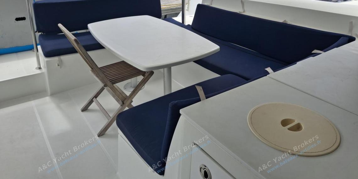 Lagoon 450F : Table de cockpit Lagoon 450F : Table de cockpit