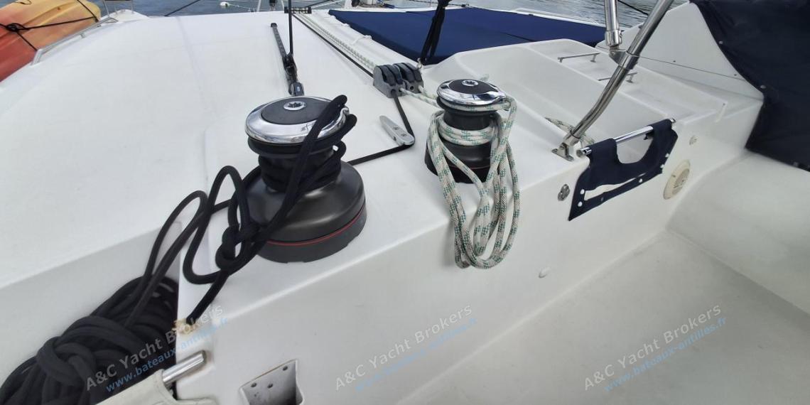 Lagoon 450F : Winchs sur le fly bridge autre vue Lagoon 450F : Winchs sur le fly bridge autre vue