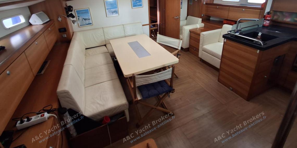 Hanse Yachts 540e : Vue d'ensemble du carré Hanse Yachts 540e : Vue d'ensemble du carré