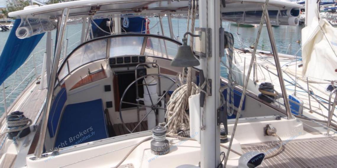 Wauquiez Amphitrite 43 : Cockpit et poste de barre Wauquiez Amphitrite 43 : Cockpit et poste de barre