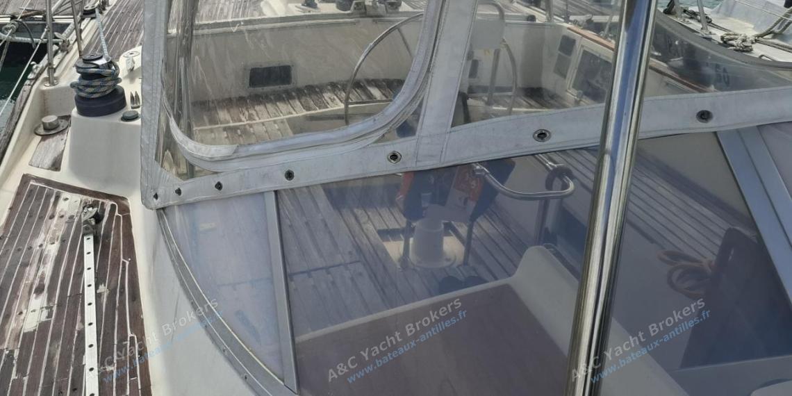 Wauquiez Amphitrite 43 : Pare brise et bimini Wauquiez Amphitrite 43 : Pare brise et bimini