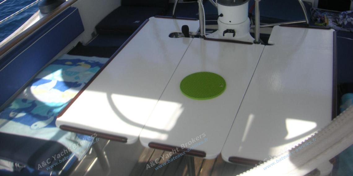 Wauquiez Amphitrite 43 : Table de cockpit Wauquiez Amphitrite 43 : Table de cockpit