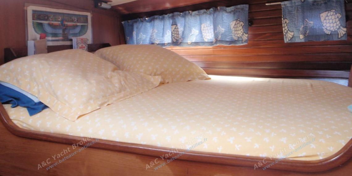 Wauquiez Amphitrite 43 : Lit dans la cabine arrière Wauquiez Amphitrite 43 : Lit dans la cabine arrière