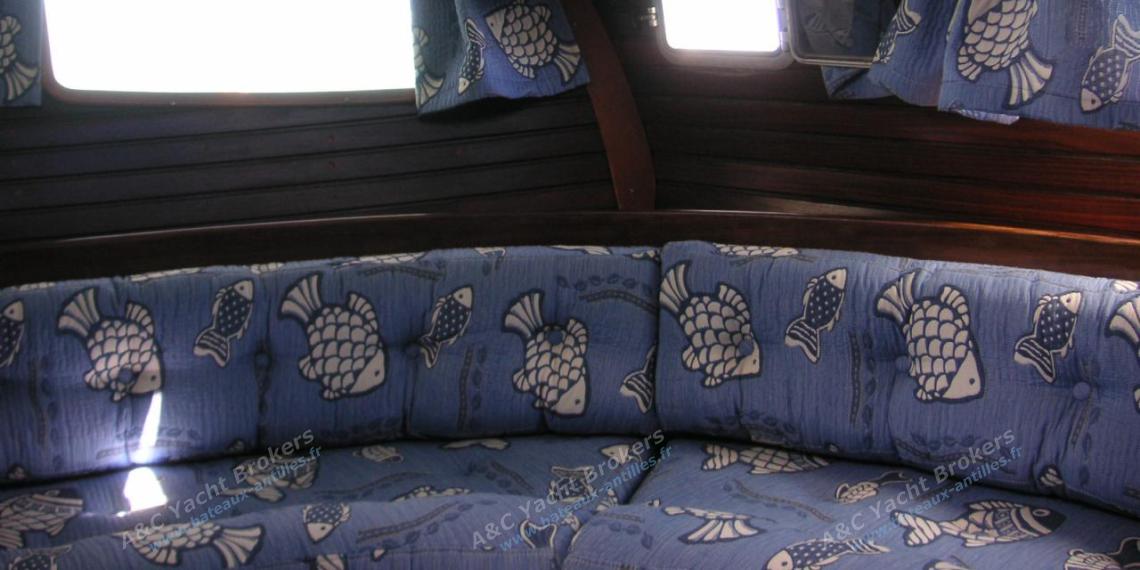 Wauquiez Amphitrite 43 : Banquette dans la cabine arrière Wauquiez Amphitrite 43 : Banquette dans la cabine arrière