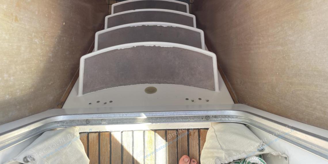 Bénéteau 50 : Accès intérieur depuis le cockpit Bénéteau 50 : Accès intérieur depuis le cockpit