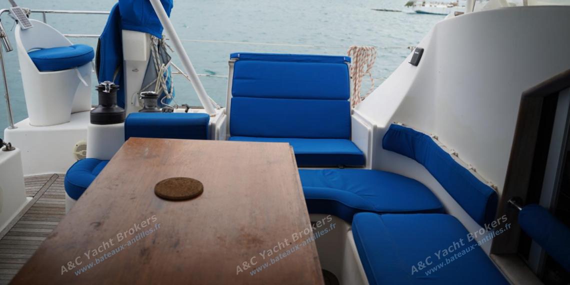 Catana 471 Owner Version : Table de cockpit Catana 471 Owner Version : Table de cockpit