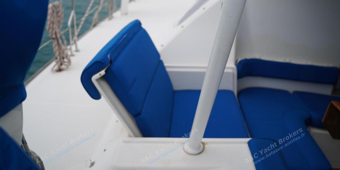Catana 471 Owner Version : Banquette de cockpit à bâbord Catana 471 Owner Version : Banquette de cockpit à bâbord