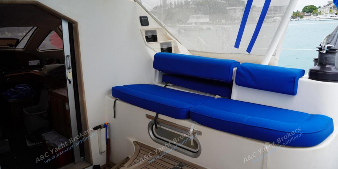 Catana 471 Owner Version : Banquette de cockpit à tribord Catana 471 Owner Version : Banquette de cockpit à tribord