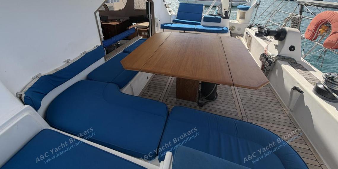 Catana 471 Owner Version : Table de cockpit Catana 471 Owner Version : Table de cockpit