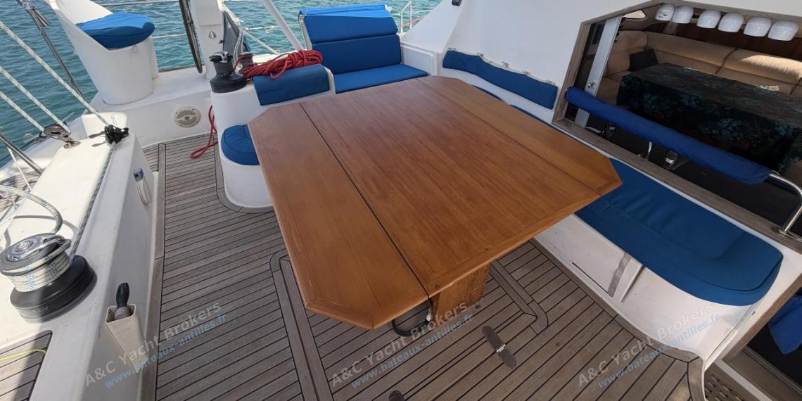 Catana 471 Owner Version : Table de cockpit Catana 471 Owner Version : Table de cockpit