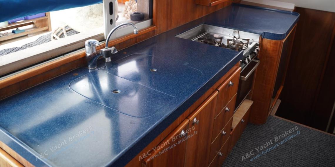 Catana 471 Owner Version : Cuisine en long Catana 471 Owner Version : Cuisine en long