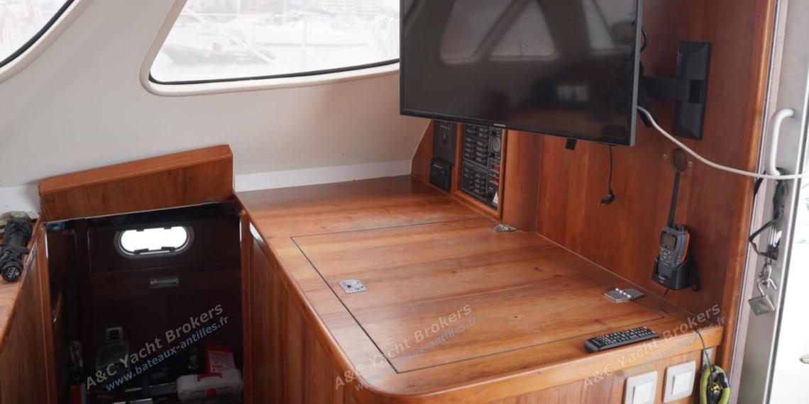 Catana 471 Owner Version : TV dans le carré Catana 471 Owner Version : TV dans le carré