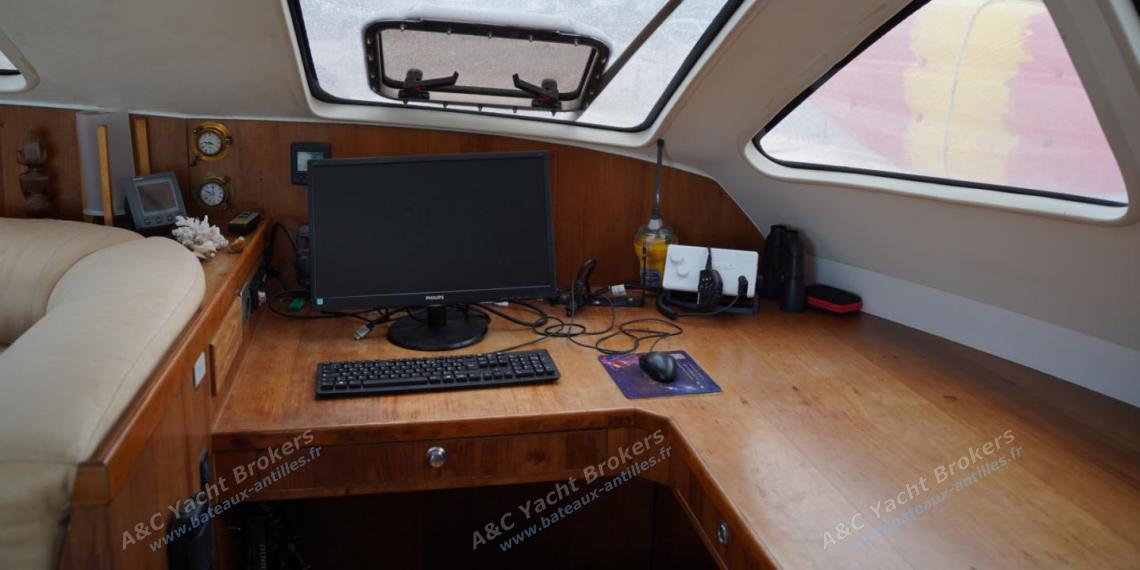 Catana 471 Owner Version : Table à cartes Catana 471 Owner Version : Table à cartes