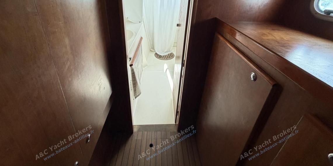 Catana 471 Owner Version : Salle d'eau dans suite propriétaire Catana 471 Owner Version : Salle d'eau dans suite propriétaire