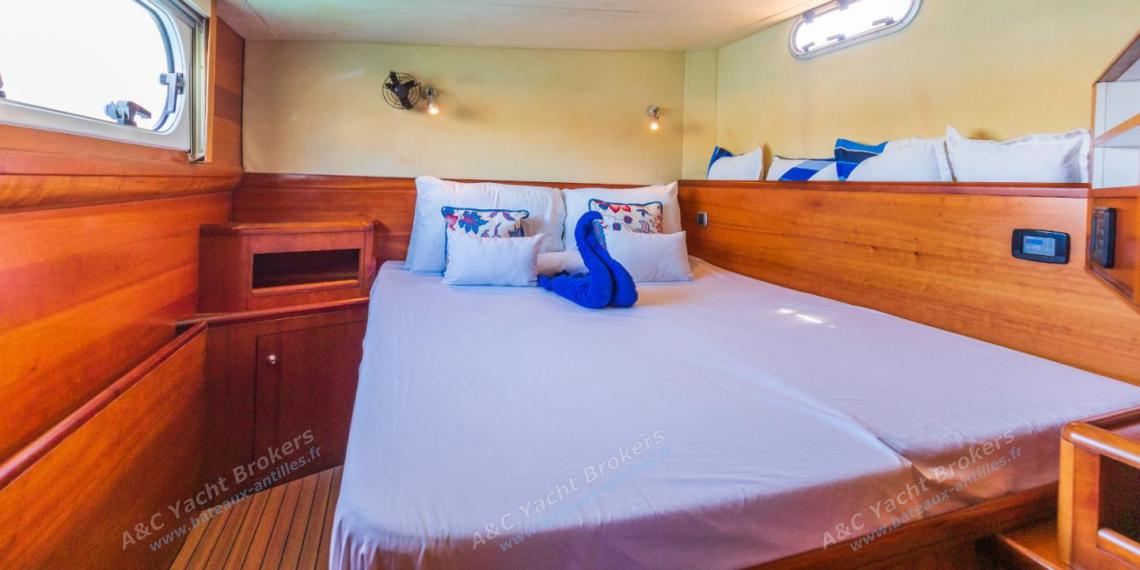 Catana 582 : Lit dans la suite propriétaire Catana 582 : Lit dans la suite propriétaire