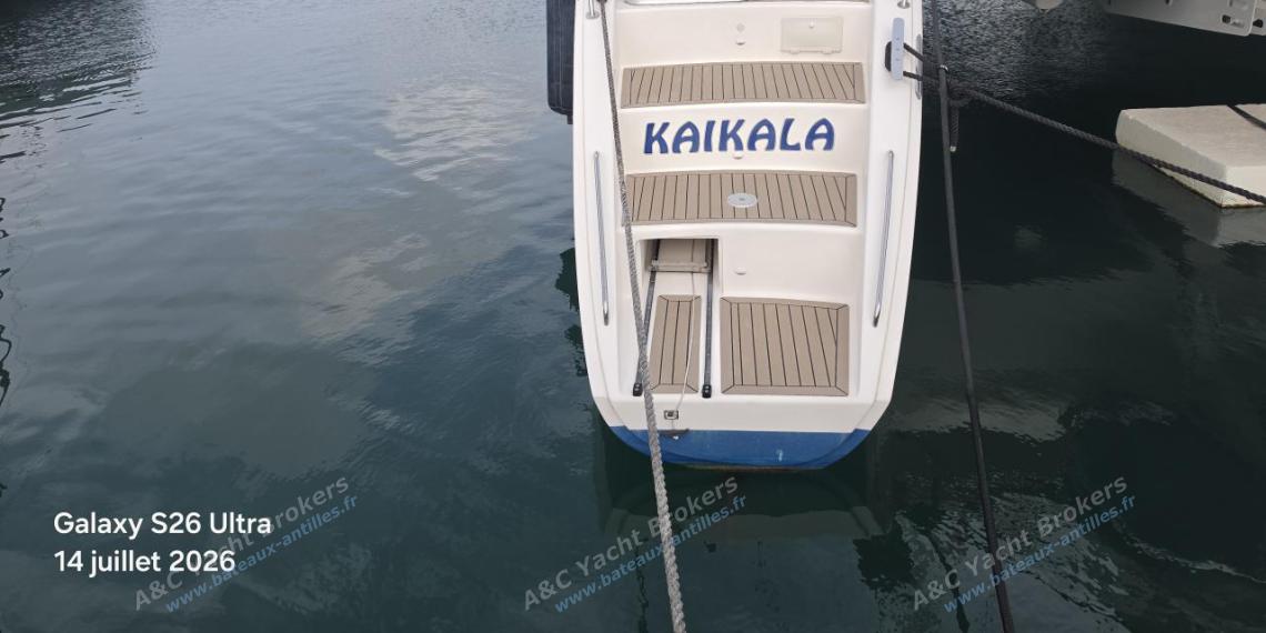 Catana Catana 582 : Coque bâbord Catana Catana 582 : Coque bâbord