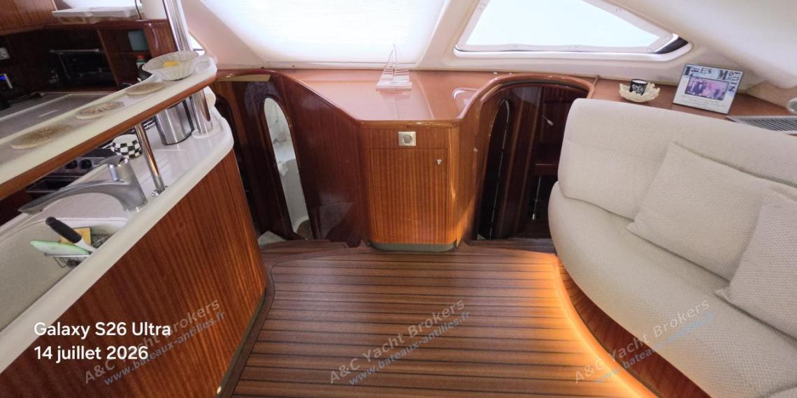 Catana Catana 582 : Accès coque bâbord Catana Catana 582 : Accès coque bâbord