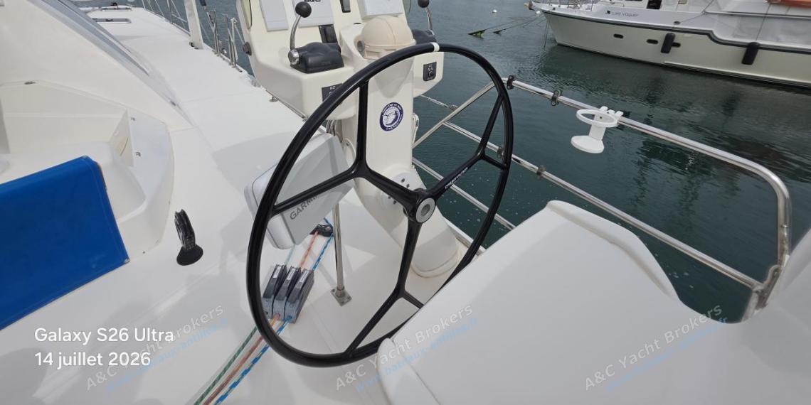 Catana Catana 582 : Poste de barre tribord Catana Catana 582 : Poste de barre tribord