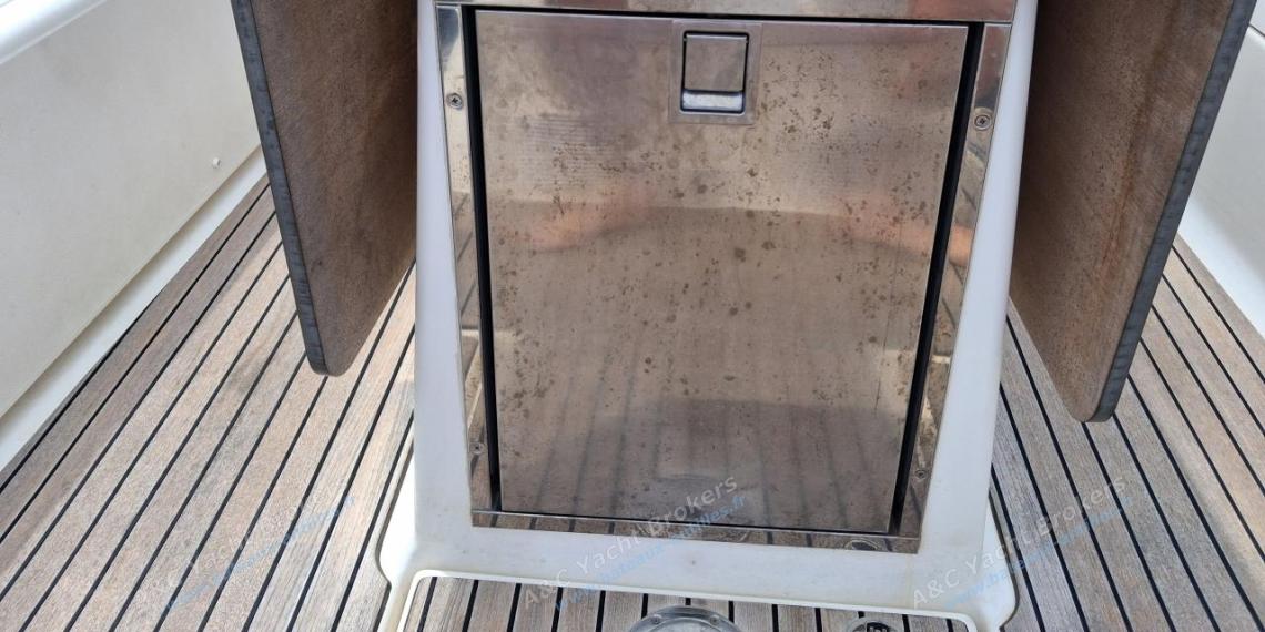 Dufour 500 Grand'Large : Réfrigérateur de cockpit Dufour 500 Grand'Large : Réfrigérateur de cockpit