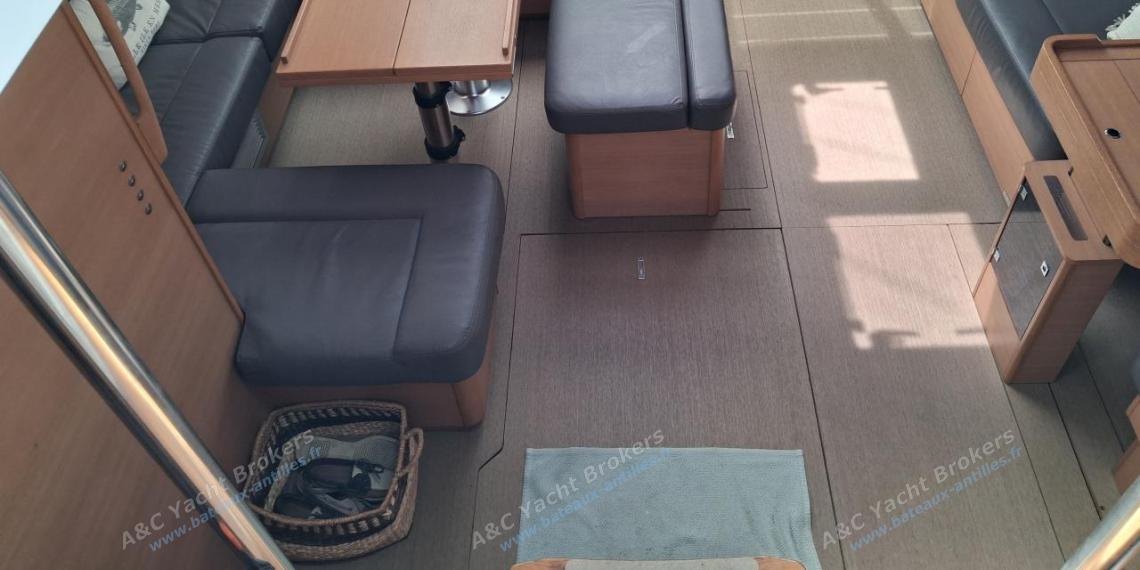 Dufour 500 Grand'Large : Vue du carré depuis le cockpit Dufour 500 Grand'Large : Vue du carré depuis le cockpit