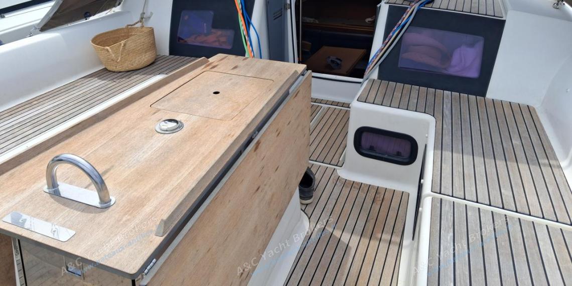 Dufour 500 Grand'Large : Table de cockpit Dufour 500 Grand'Large : Table de cockpit