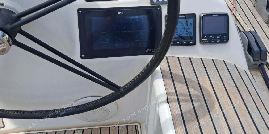 Dufour 500 Grand'Large : Poste de barre tribord Dufour 500 Grand'Large : Poste de barre tribord