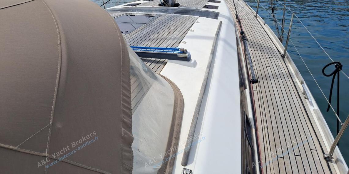 Dufour 500 Grand'Large : Passavant tribord vu depuis la barre tribord Dufour 500 Grand'Large : Passavant tribord vu depuis la barre tribord