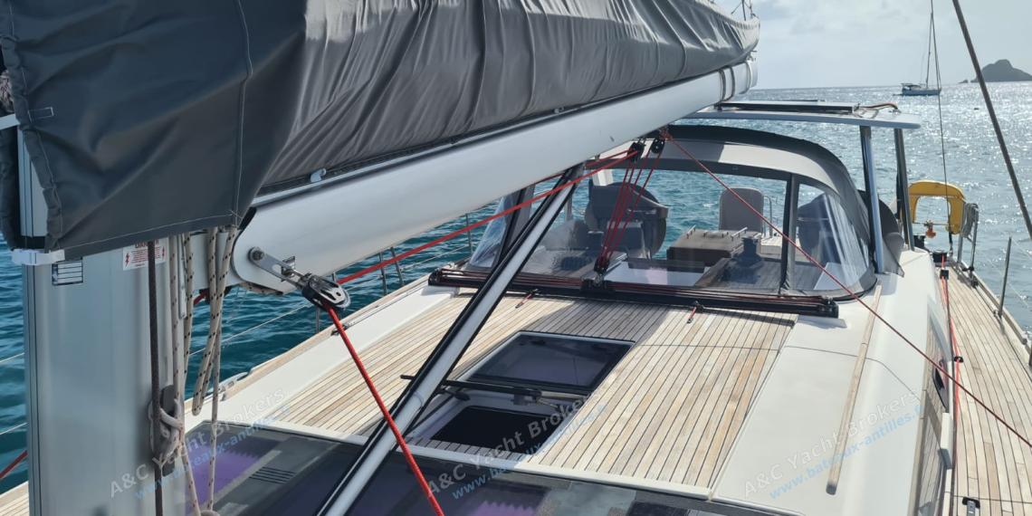 Dufour 520 Grand-Large : Roof et passe avant bâbord Dufour 520 Grand-Large : Roof et passe avant bâbord