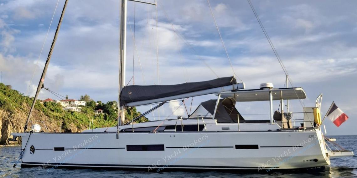 Dufour 520 Grand-Large : At anchor Dufour 520 Grand-Large : At anchor