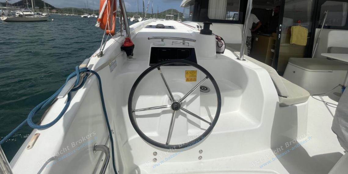 Excess Excess 11 : Poste de barre bâbord Excess Excess 11 : Poste de barre bâbord