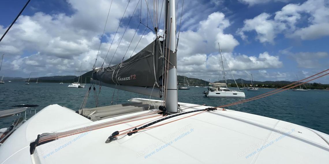 Excess 12 : Roof et rail du foc auto-vireur Excess 12 : Roof et rail du foc auto-vireur