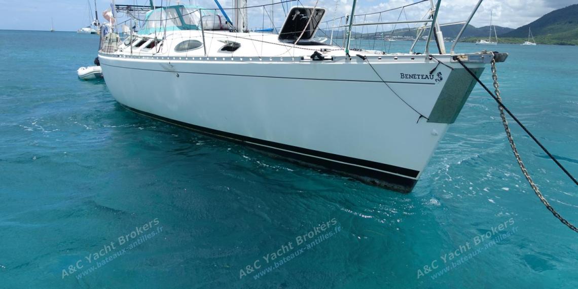 Bénéteau First 38s5 : Sur bouée en Martinique autre vue Bénéteau First 38s5 : Sur bouée en Martinique autre vue
