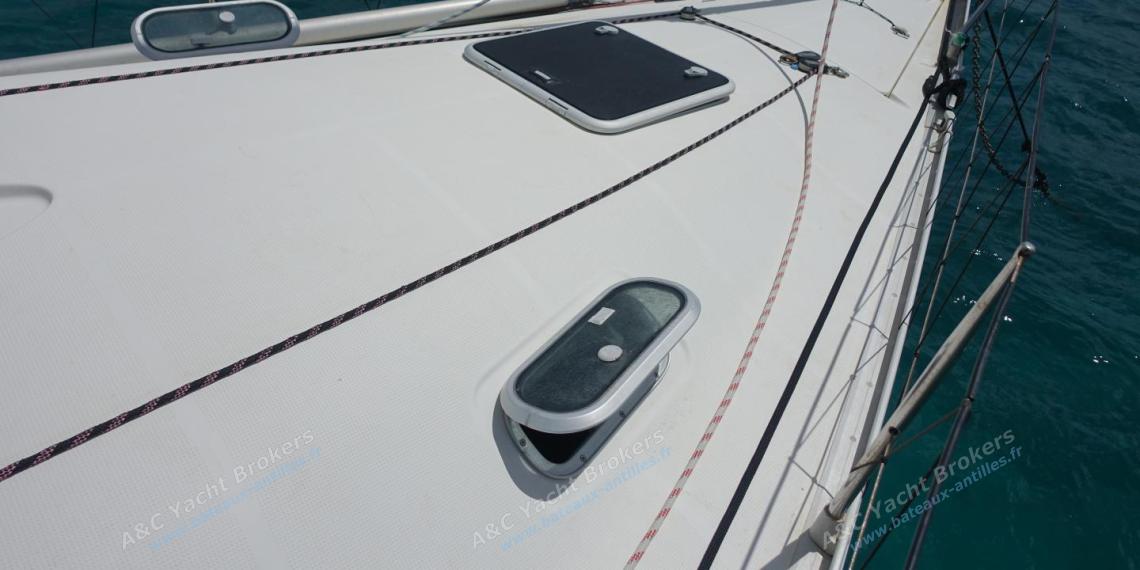 Bénéteau First 38s5 : Pont avant Bénéteau First 38s5 : Pont avant