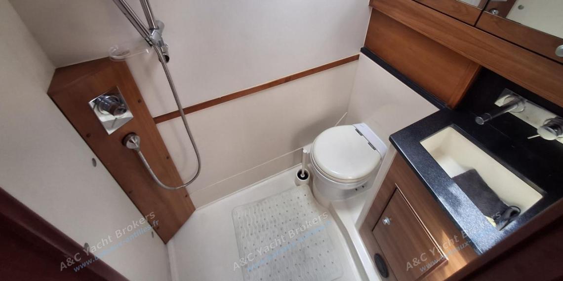 Hanse Yachts Hanse 54e : Salle d'eau dans la cabine avant Hanse Yachts Hanse 54e : Salle d'eau dans la cabine avant