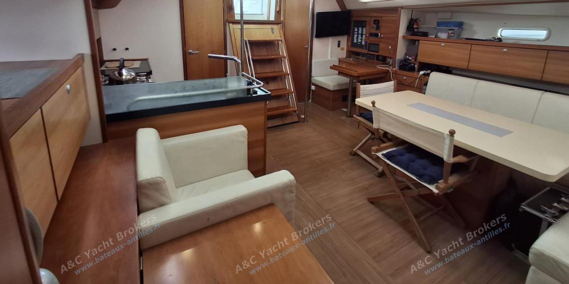 Hanse Yachts Hanse 54e : Carré vu depuis la cabine avant Hanse Yachts Hanse 54e : Carré vu depuis la cabine avant