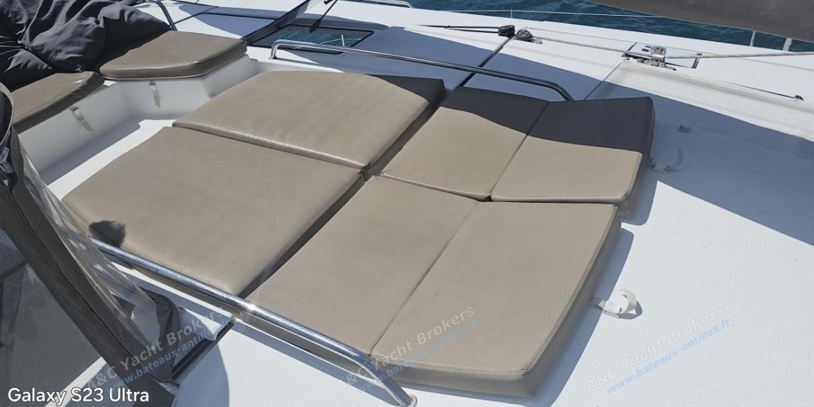Fountaine Pajot Hélia 44 : Bain de soleil autre vue Fountaine Pajot Hélia 44 : Bain de soleil autre vue