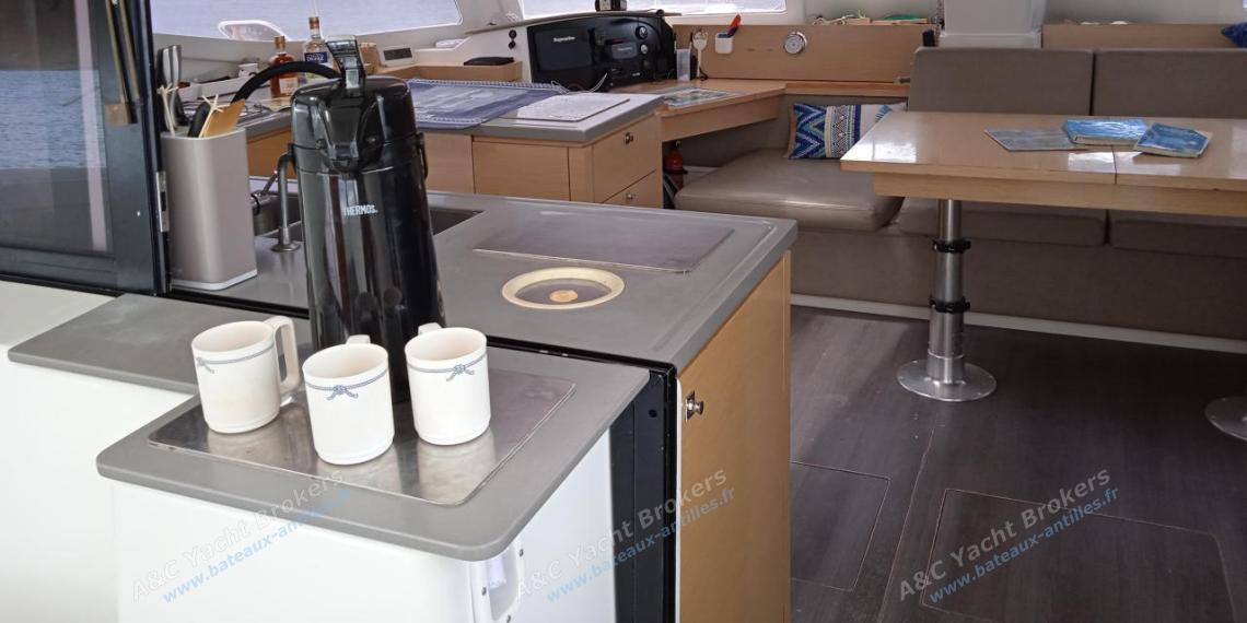 Fountaine Pajot Hélia 44 : Carré vu depuis le cockpit Fountaine Pajot Hélia 44 : Carré vu depuis le cockpit