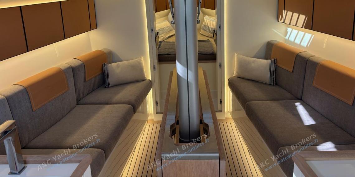 Italia Yacht 11.98 : Carré vue d'ensemble Italia Yacht 11.98 : Carré vue d'ensemble