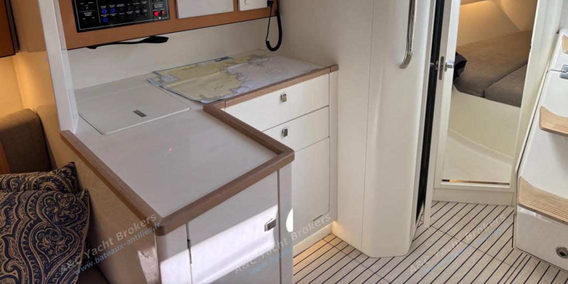 Italia Yacht Italia 11.98 : Table à cartes Italia Yacht Italia 11.98 : Table à cartes