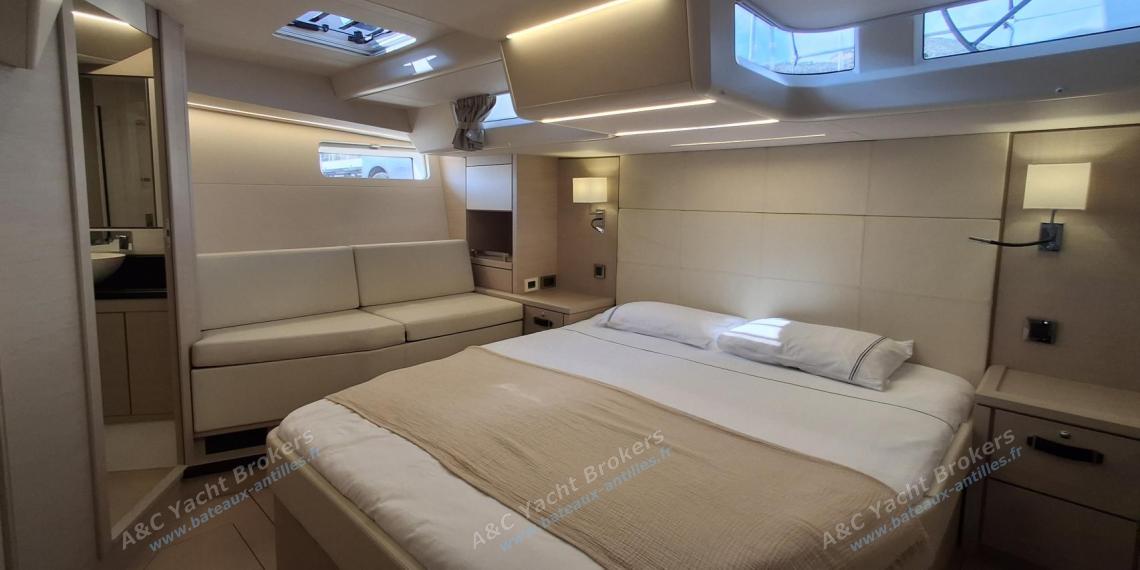 Jeanneau Yacht 65 : Lit dans cabine arrière Jeanneau Yacht 65 : Lit dans cabine arrière