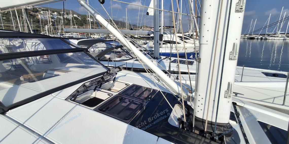 Jeanneau Yacht 65 : Hale bas rigide Jeanneau Yacht 65 : Hale bas rigide