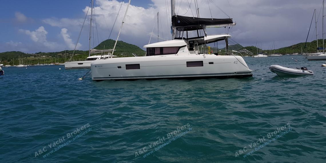 Lagoon 42 : Au mouillage en Martinique Lagoon 42 : Au mouillage en Martinique
