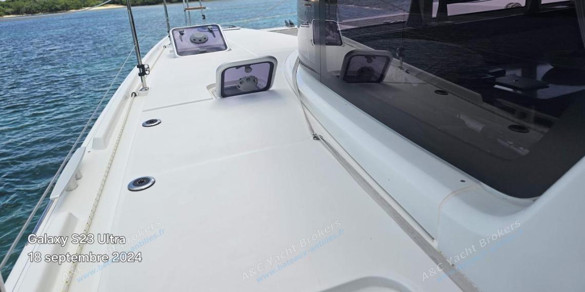 Lagoon 42 : Passavant bâbord autre vue Lagoon 42 : Passavant bâbord autre vue