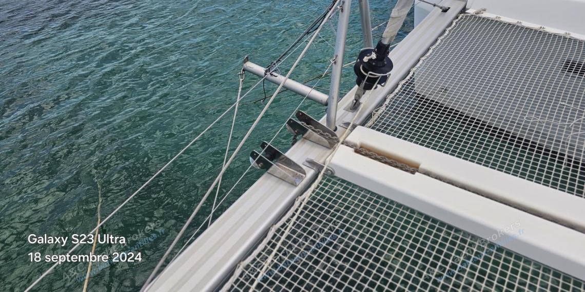 Lagoon 42 : Trampolines autre vue Lagoon 42 : Trampolines autre vue