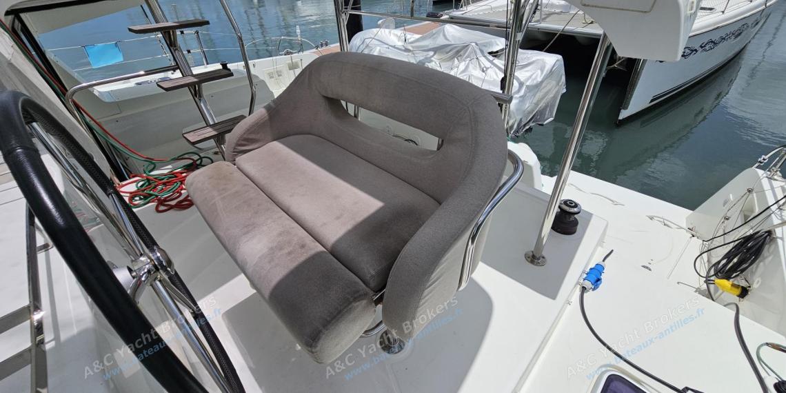 Lagoon 42 : Siège double au poste de barre Lagoon 42 : Siège double au poste de barre