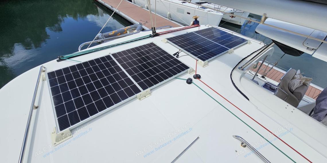 Lagoon 42 : Panneaux solaire autre vue Lagoon 42 : Panneaux solaire autre vue