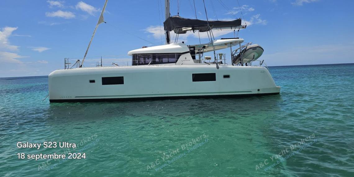 Lagoon 42 : Au mouillage en Martinique Lagoon 42 : Au mouillage en Martinique