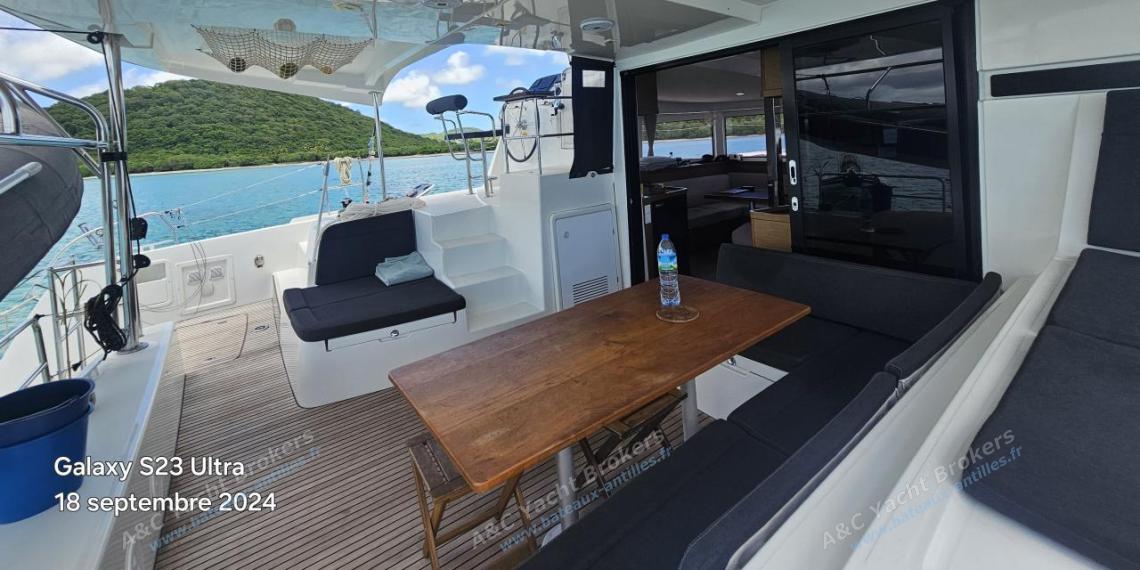 Lagoon 42 : Table de cockpit Lagoon 42 : Table de cockpit